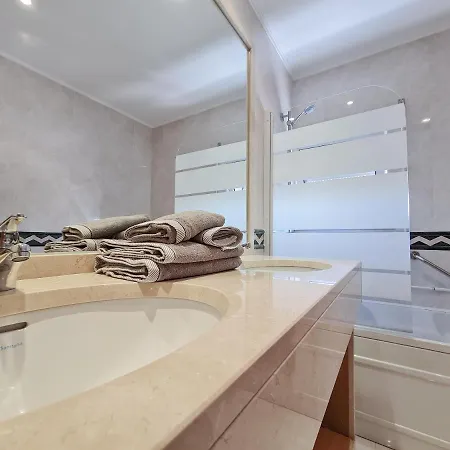 Luxe Secret Corner 2 *